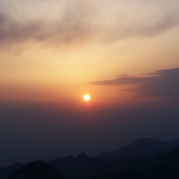 华山日出，请大家给予指正！