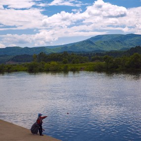 小兴安岭的蓝天白云