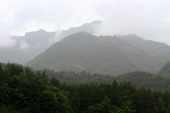 云雾山峦别样景