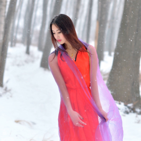 杨庄小树林雪地的美女