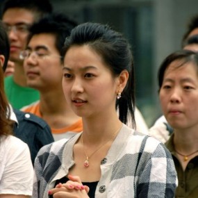 抓拍染红指甲的MM