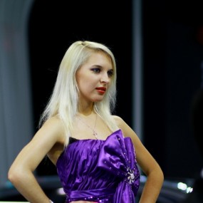 别克展台的俄罗斯美女