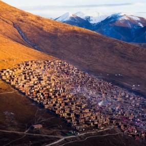 心灵的国度——四川色达喇荣五明佛学院