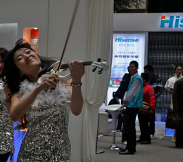 开元海信体验场上的美女