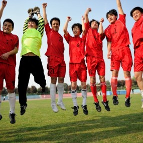 思源足球场上的一幕