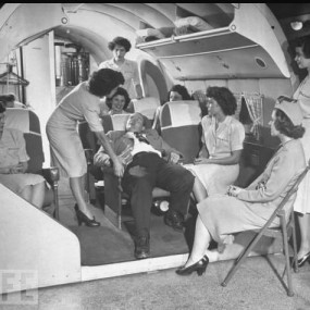 西方早期的漂亮空姐