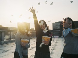 爆炸甜筒 米色夜空 花束下的夕阳