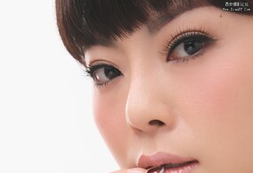 芦倩脸部近距离特写