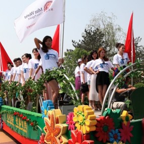 世界小姐游世園，合影