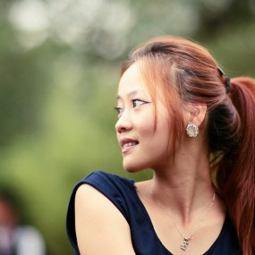 大光圈下的小姑娘