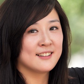 街头推销的富态姑娘