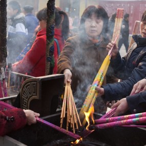 烧香拜佛-吉祥如意-龙年好运