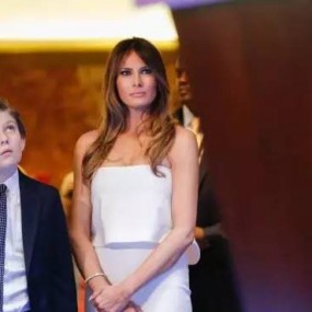 她性感火辣，拍过「裸照」，如今逆袭成为美国第一夫人。