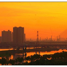 《习拍》日 出 东 方 霞 满 天