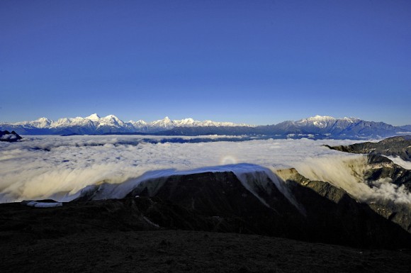 2012端午雪中风景云中看---牛背山