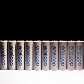 新买的 Eneloop 电池，因为太喜爱他们了，所以拍上来