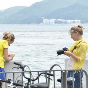 玩尼康的洋美女