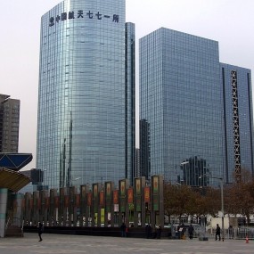 坐在汽车上扫街——有意思