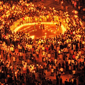 [人文纪实]《祈福汶川》