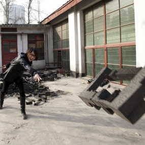 美女造的飞行物体