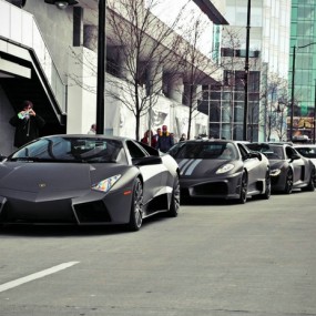 意大利顶级神兽兰博基尼雷文顿露脸街头