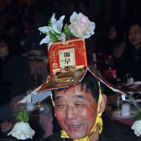 把喜悦挂在头上的人