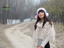 林间爱笑的少女