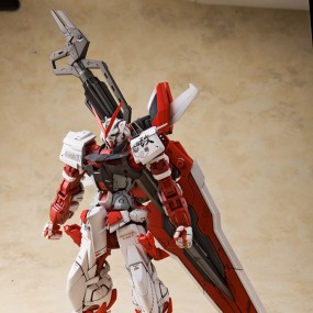 红色迷茫  高达模型