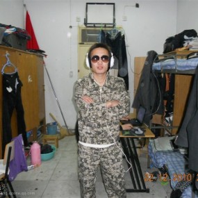 学习发帖（处女贴）宿舍里的自拍