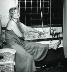 Alla Esipovich 人像作品：《无可奉告》