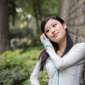 城墙边的小妹妹