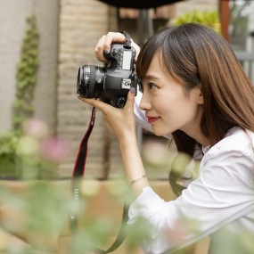 美女摄影师