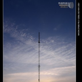 干嘛要跟电杆子较劲呢