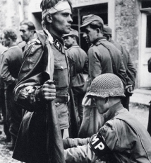 罗伯特·卡帕 成就一世战地传奇