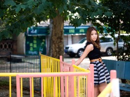 长发条纹裙子的钱钱