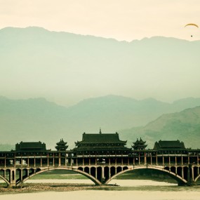 烟云弹指消~不为来着欢快~只为去者伤心~~~