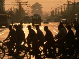 他拍下了一代人的芳华，里面有你的青春吗