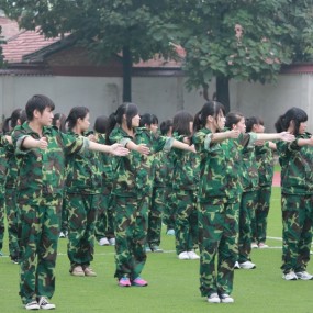 2012新生军训
