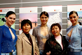 展会上的俄罗斯女士