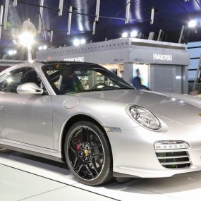 浦东1号航站楼的保时捷911