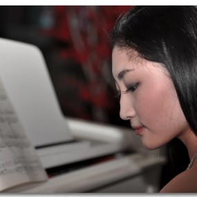 上岛咖啡     美女钢琴师