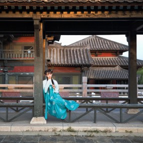 楼宇琼华，浮生幻化。