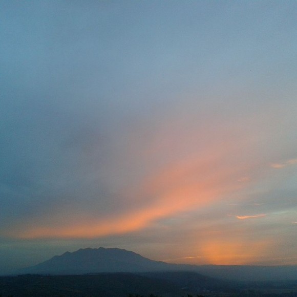 山-（手机拍摄的照片，像素不高，哈哈。）