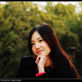 曲江活动美女二（沉思/桃花景）