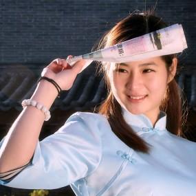 今天出去拍<旧城往事>又穿帮了.