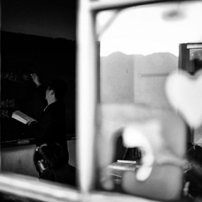 贫苦的课堂和孩子们