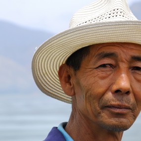 我发现论坛人像的帖子比风景热 我也发一个凑凑热闹吧