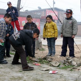 儿时的游戏，估计不少人都玩过。