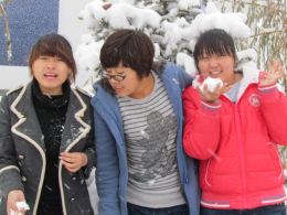 雪越大玩的越开心