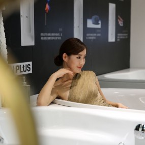 【寻找封面女郎】美女出浴